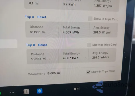 2023 Tesla Model Y Awd/Long Range Dual Motor All-Wheel Drive z USA, uszkodzony, nr VIN 7SAYGDEE3PA125693